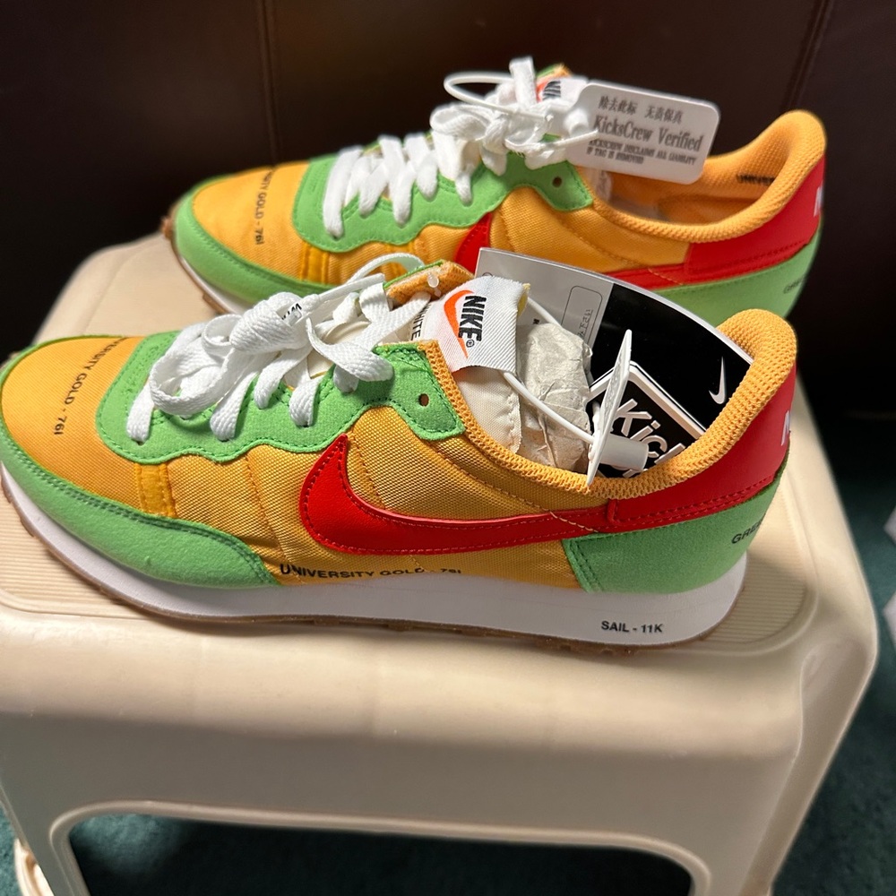 Nike Men’s Challenger OG Sneakers 6.5 (Women’s 8)